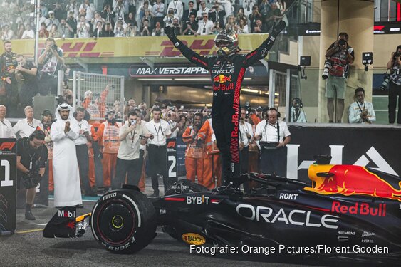 Verstappen sluit seizoen in stijl af