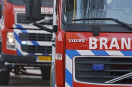 Twee auto's beschadigd na autobrand met laadpaal