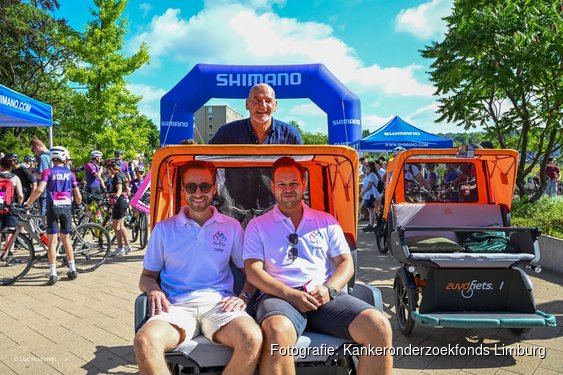 Boudewijn Zenden, onderzoekers en burgemeester Prevoo in actie tijdens Heuvels en Helden