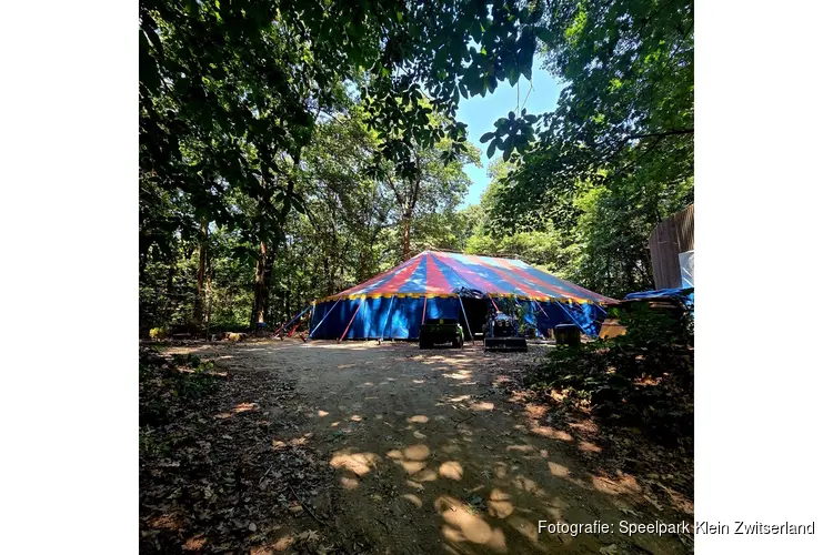 Nieuwe circustent geopend bij Speelpark Klein Zwitserland met magische kindershows